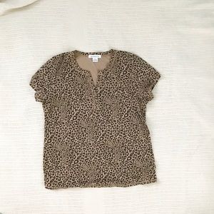 🌸 LIZ CLAIRBORNE V NECK CHEETAH PRINT